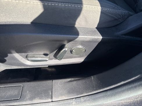 Used 2020 Ford Fusion SE image 12