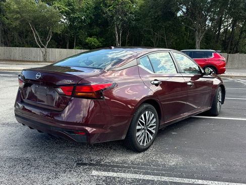 Used 2024 Nissan Altima 2.5 SV FWD image 5