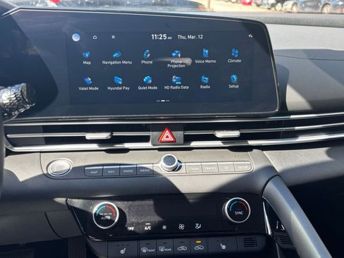 Used 2025 Hyundai Elantra SEL image 17