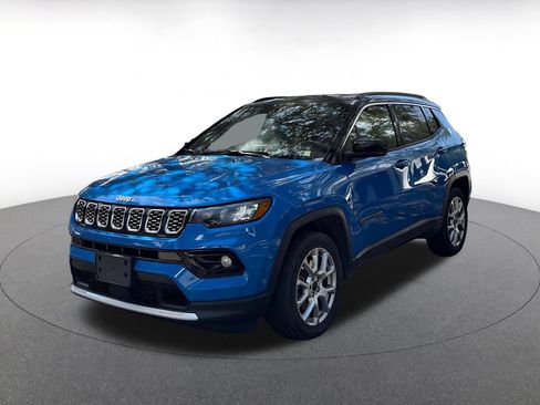 Used 2025 Jeep Compass Limited AWD/4WD image 3