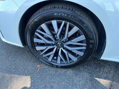 Used 2025 Nissan Altima 2.5 SV FWD image 30