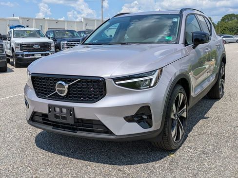 New 2026 Volvo XC40 B5 Plus w/ Climate Package image 8