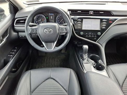 Used 2018 Toyota Camry SE w/ Moonroof Package image 8