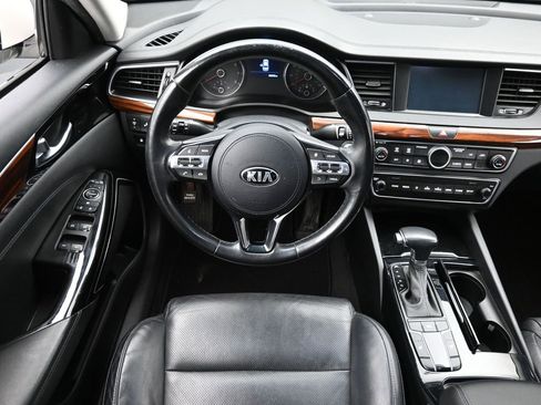 Used 2019 Kia Cadenza Premium image 11