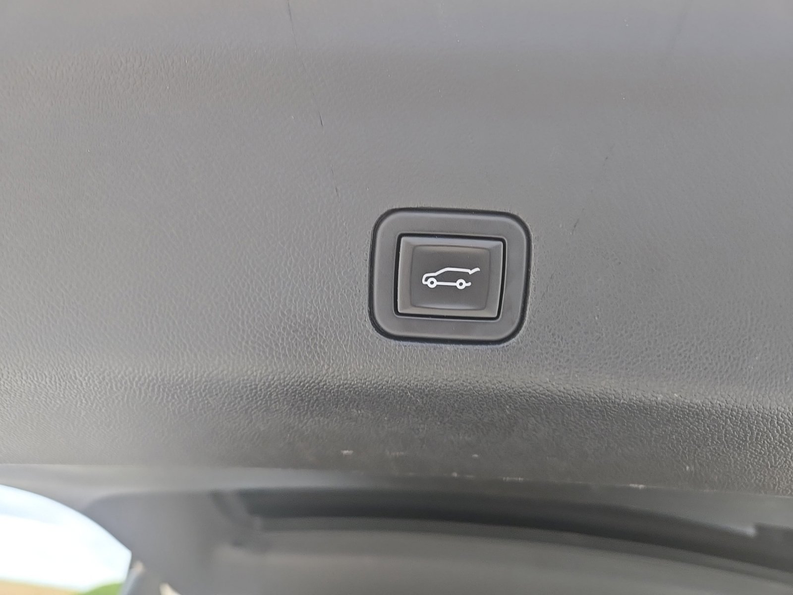 Used 2023 GMC Yukon XL Denali Ultimate w/ LPO, Floor Liner Package AWD/4WD image 11