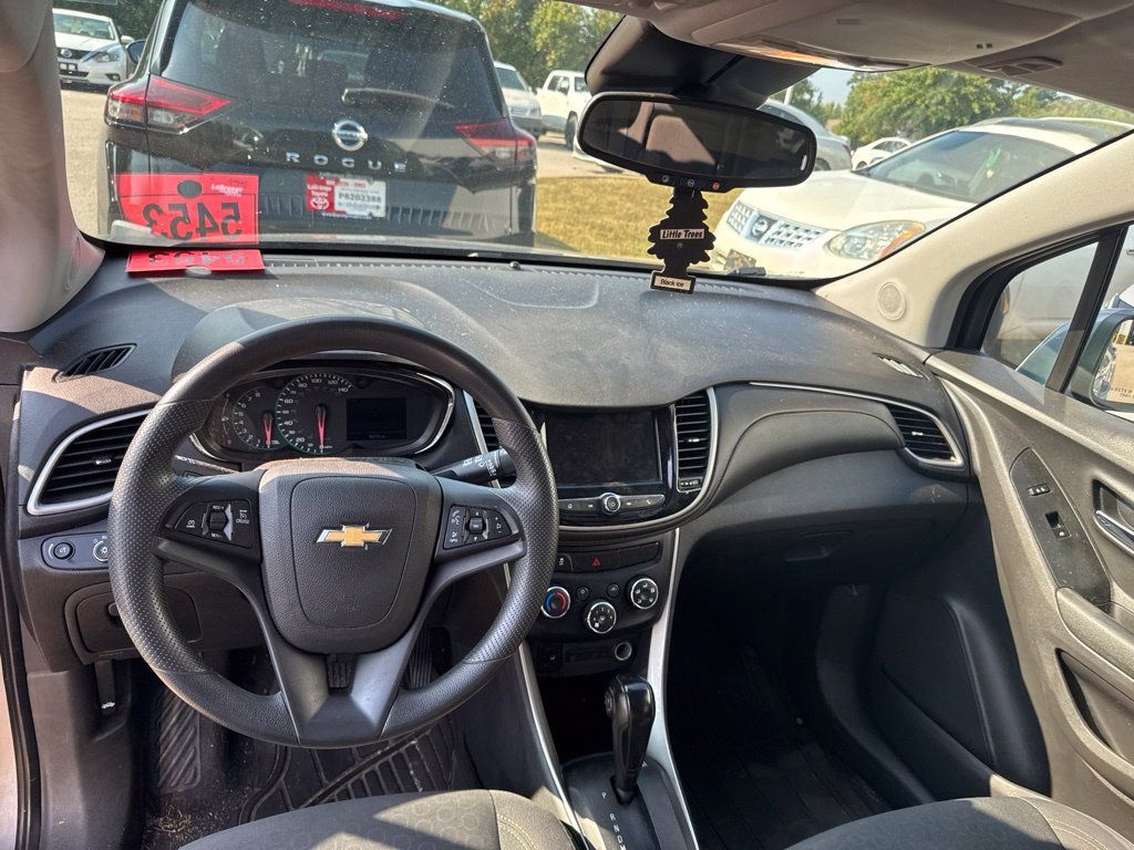 Used 2020 Chevrolet Trax LS w/ Tint and Cruise Package FWD image 5