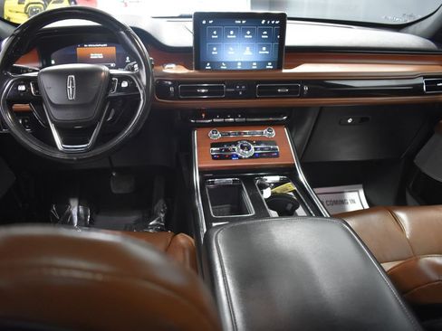 Used 2021 Lincoln Aviator Reserve w/ Equipment Group 210A AWD/4WD image 13