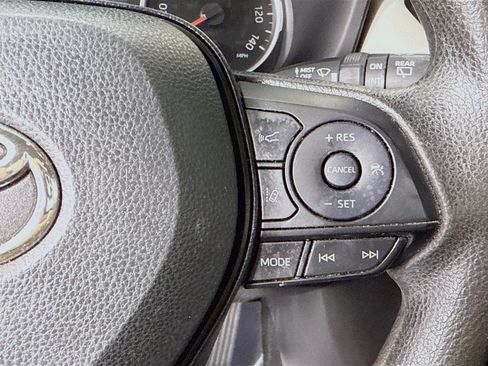 Used 2020 Toyota RAV4 XLE w/ Carpet Mat Package AWD/4WD image 15