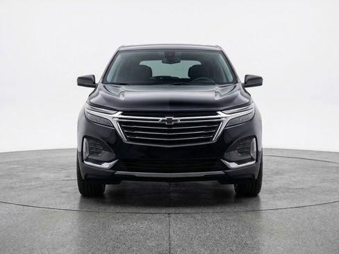 Used 2025 Chevrolet Equinox LT image 2