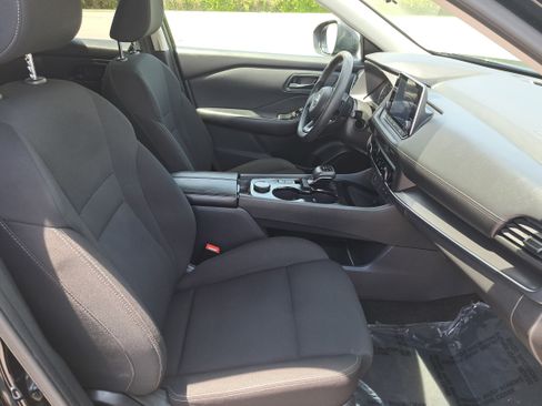 Used 2024 Nissan Rogue S AWD/4WD image 10