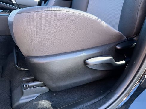 Used 2015 Toyota RAV4 LE AWD/4WD image 18