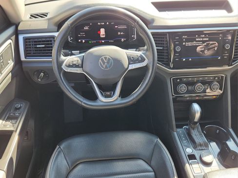 Used 2022 Volkswagen Atlas SEL Premium image 19