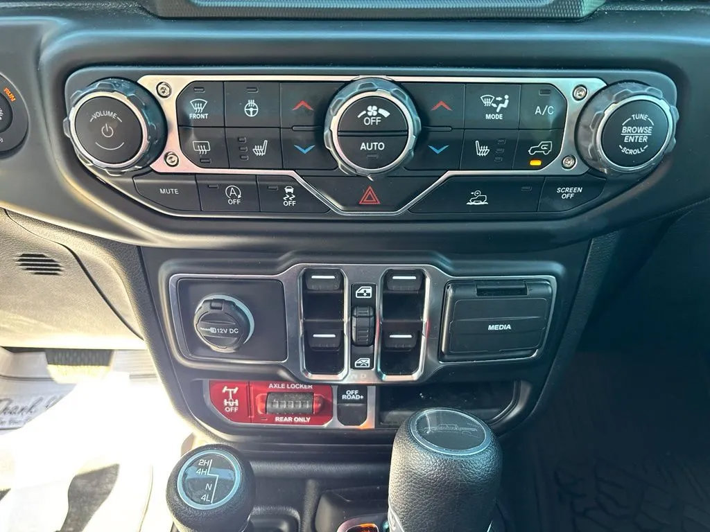 Used 2022 Jeep Gladiator Mojave w/ Cold Weather Group AWD/4WD image 16