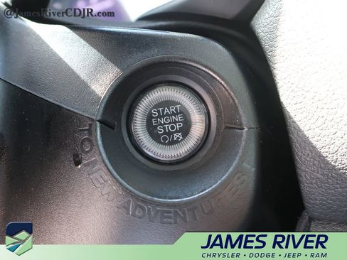 Used 2023 Jeep Renegade Latitude AWD/4WD image 31