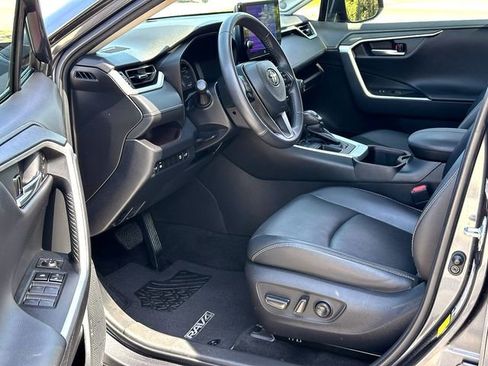 Used 2023 Toyota RAV4 Limited image 10