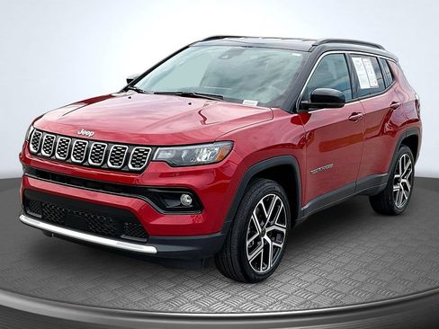 Used 2025 Jeep Compass Limited AWD/4WD image 3