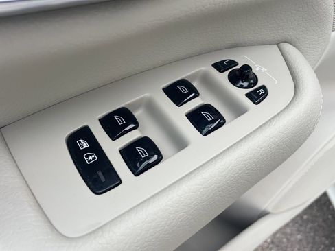 Used 2022 Volvo XC90 T6 Momentum image 21