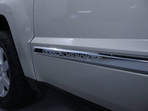 Used 2010 Jeep Grand Cherokee Laredo w/ Popular Equipment Group AWD/4WD image 10