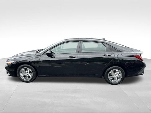 Used 2026 Hyundai Elantra SE FWD image 4