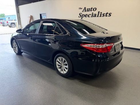 Used 2016 Toyota Camry LE FWD image 2