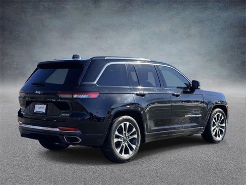 Used 2023 Jeep Grand Cherokee Overland image 2