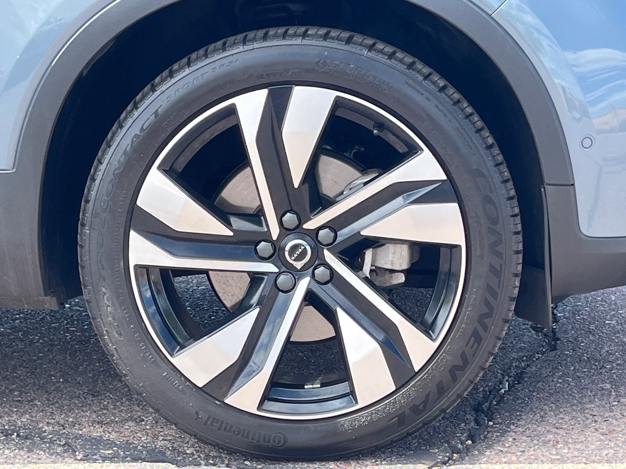 Used 2023 Volvo XC40 B5 Ultimate w/ Protection Package Premier AWD/4WD image 8