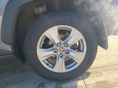 Used 2025 Toyota RAV4 XLE image 11