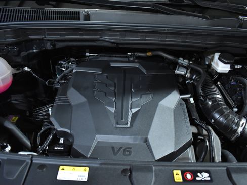 Used 2025 Kia Carnival SX Prestige image 38