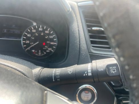 Used 2016 Nissan Pathfinder SV w/ SV Cold Weather Package FWD image 16