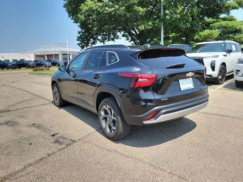 Used 2024 Chevrolet Trax LT w/ Driver Confidence Package FWD image 3