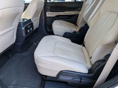 Used 2023 Ford Expedition Platinum image 32