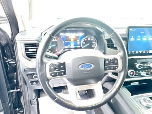Used 2022 Ford Expedition XLT image 16