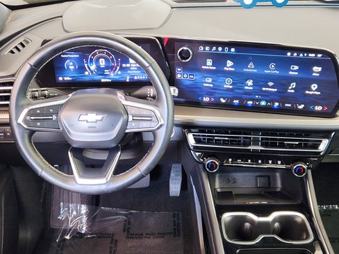 Certified 2025 Chevrolet Traverse LT FWD image 27