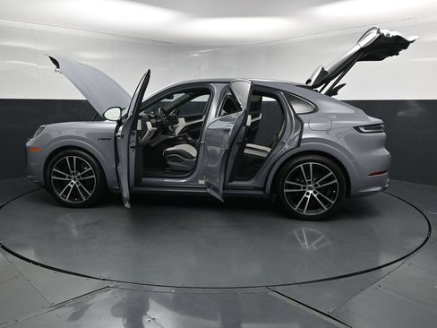 New 2026 Porsche Cayenne Turbo AWD/4WD image 33