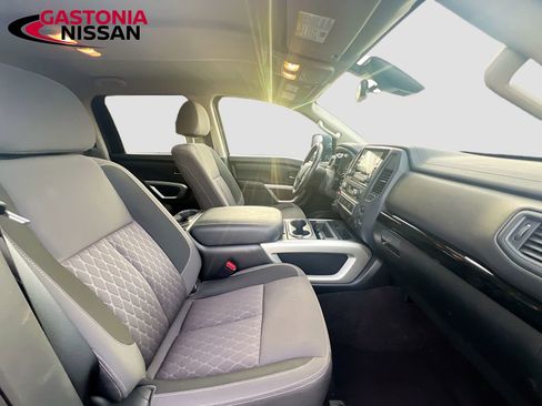Used 2024 Nissan Titan SV w/ SV Convenience Package image 36