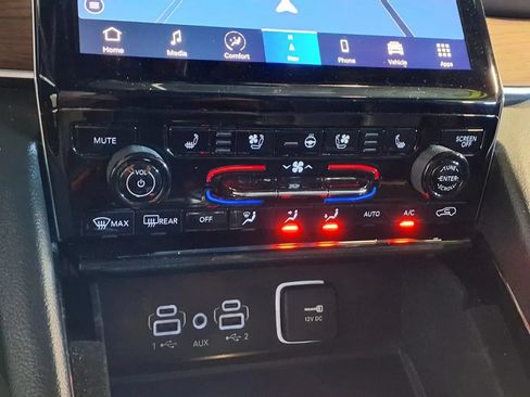 Used 2022 Jeep Grand Cherokee L Summit w/ Luxury Tech Group V AWD/4WD image 24