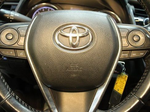 Used 2019 Toyota Camry SE image 17