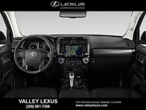 Used 2018 Toyota 4Runner SR5 AWD/4WD image 4