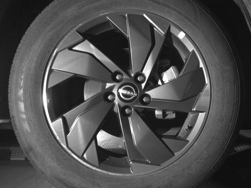 Used 2025 Nissan Rogue SV FWD image 13