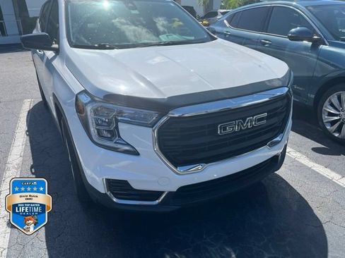 Used 2022 GMC Terrain SLE w/ Driver Convenience Package FWD image 2