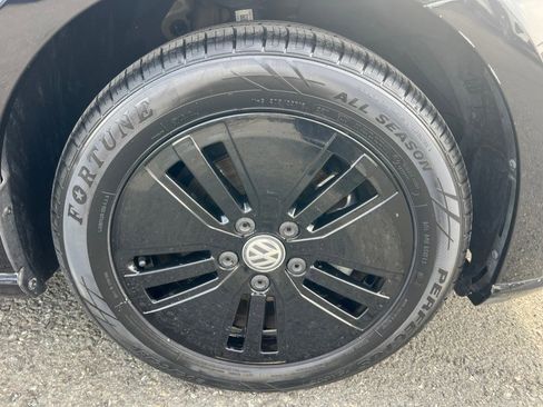 Used 2019 Volkswagen e-Golf SE image 50