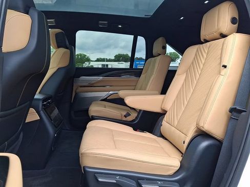 Used 2025 Cadillac Escalade IQ Luxury 2 AWD/4WD image 8
