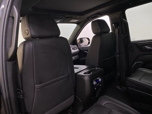 Used 2022 GMC Yukon XL Denali image 15