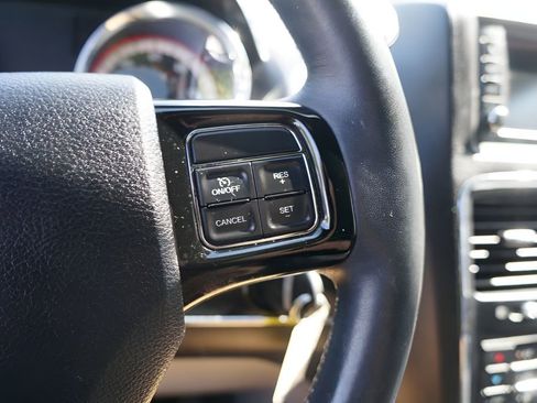 Used 2017 Dodge Grand Caravan SXT w/ Driver Convenience Group FWD image 22