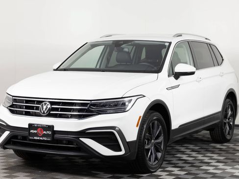Used 2024 Volkswagen Tiguan SE AWD/4WD image 2
