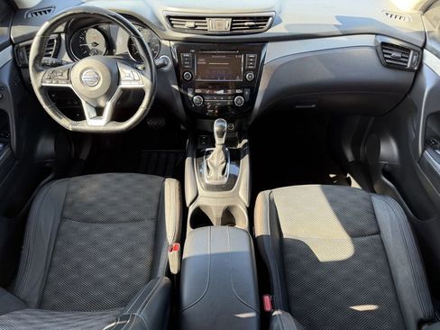 Used 2020 Nissan Rogue Sport SV w/ Technology Package FWD image 13