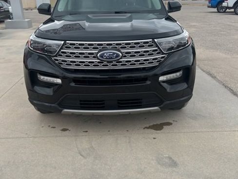 Used 2023 Ford Explorer Limited image 3