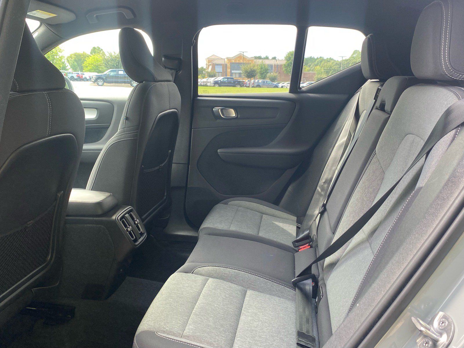 Used 2024 Volvo XC40 B5 Core AWD/4WD image 19