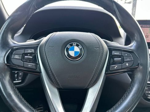 Used 2019 BMW 530i w/ Convenience Package RWD image 25