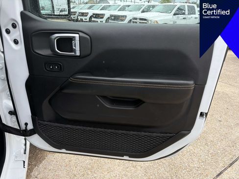 Used 2025 Jeep Wrangler Unlimited Sahara AWD/4WD image 19